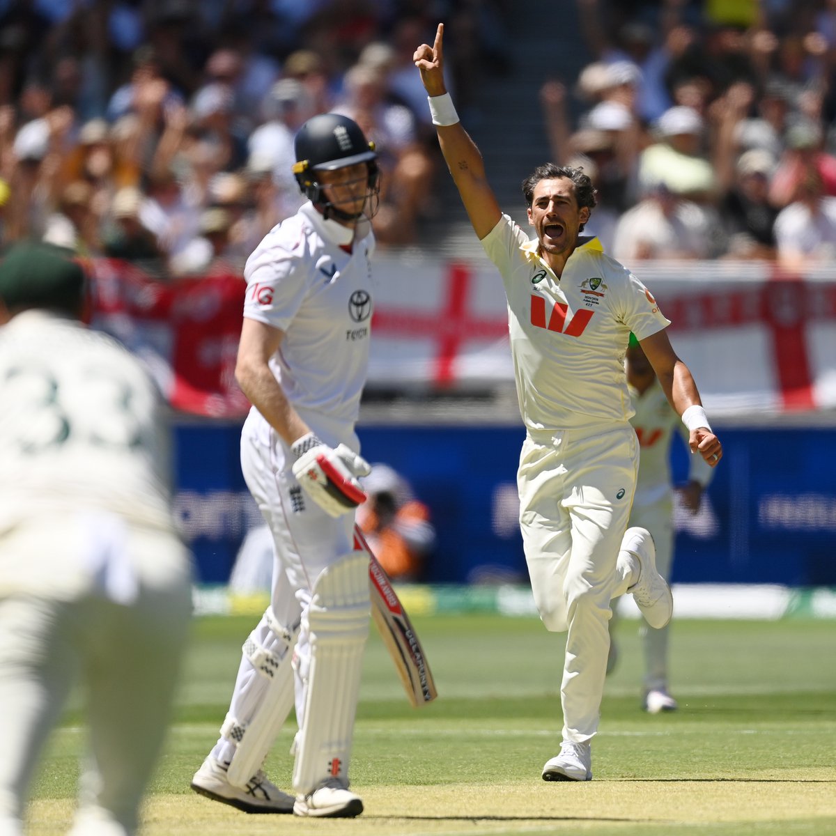 ESPNcricinfo's tweet image. 2021 🤝 2025

Mitchell Starc claiming the first wicket of the Ashes 💪