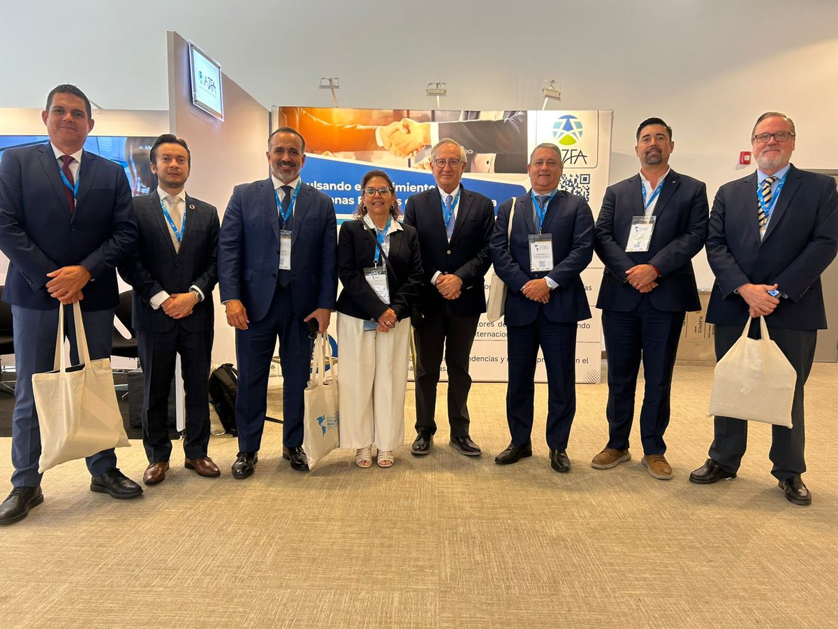 MDI_corp's tweet image. 📍#AgendaInternacional 🇺🇾

Culminamos 2 exitosos días de charlas magistrales en la XXVIII Conferencia de #ZonasFrancas en donde se presentaron tendencias globales en: 

🤖 Inteligencia artificial, 
💸 Atracción de inversiones, ⚙️Competitividad y políticas públicas 

(1/2)