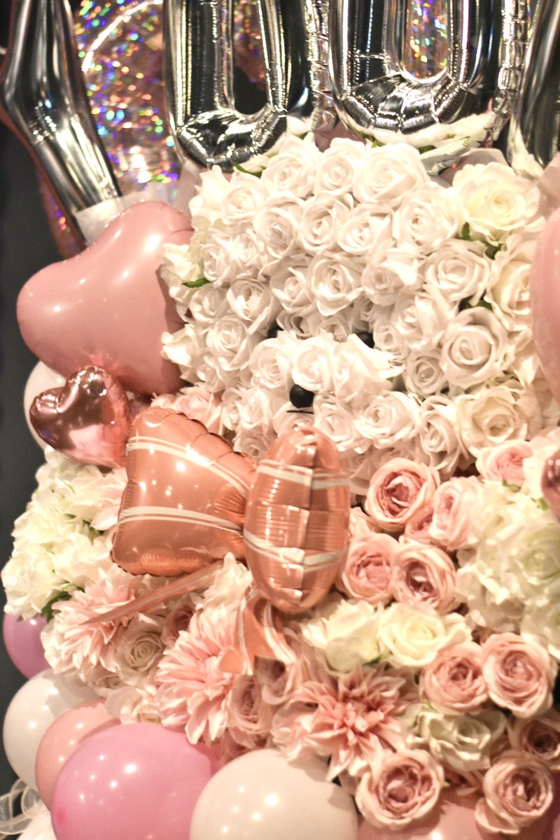 hana_akari8756's tweet image. フラワースタンドを納品させていただきました✳︎愛犬マルチーズをイメージしたフラワースタンドとバルーンとお花で彩らせていただきました！この度はご注文誠にありがとうございました✳︎#マイドレ　#mydresscode #フラスタ　#フラワースタンド　#はなあかり　#バルスタ　#アイドル　#花屋　#推し活