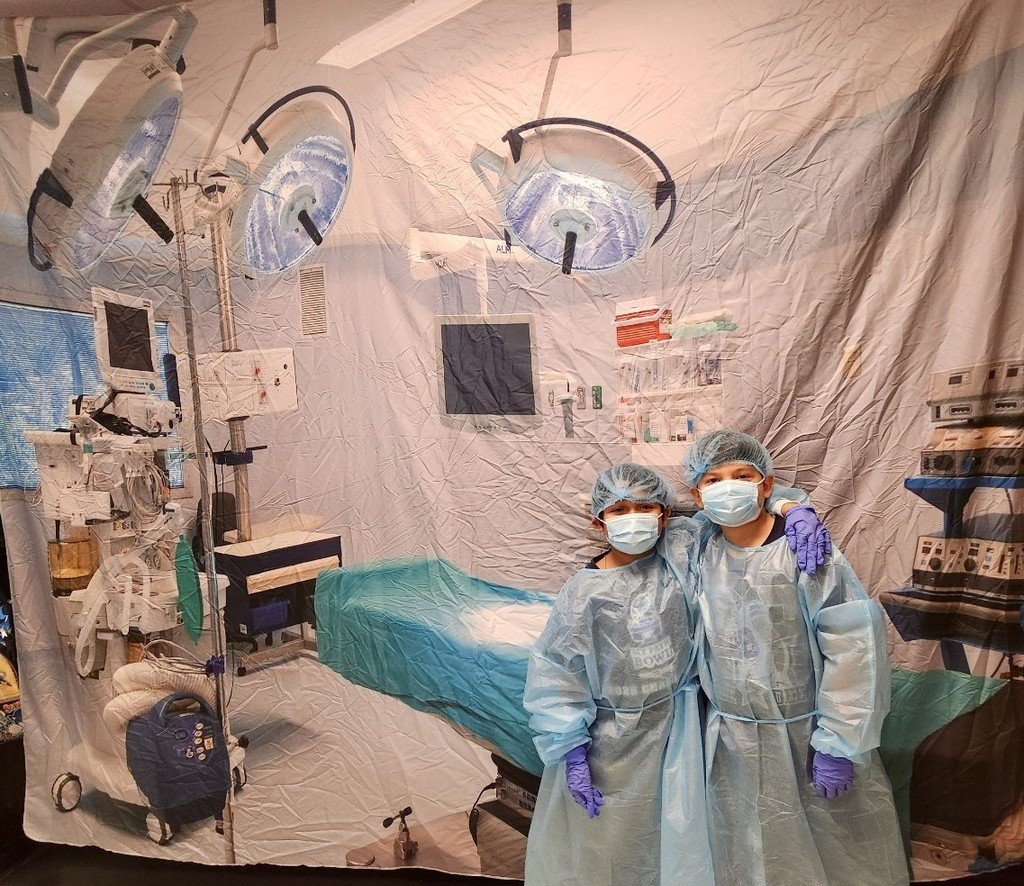 swisd_hcsa's tweet image. Future doctors, current scholars! Mrs. Alvarez&apos;s 3rd grade class operated on math equations, practiced punctuation transplants, and reconstructed SCR writings today.

#SWISDHEROS #RootedHiddenCove #RootedSWISD