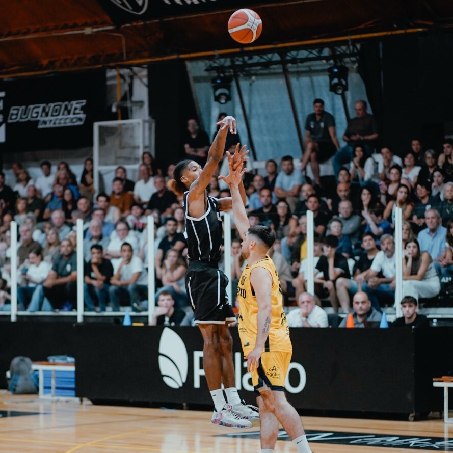 basquet_pfc's tweet image. ¡GANÓ #PICO!

Enorme segunda mitad del Decano para derrotar 87-72 a Centenario

#DalePico ⚫️⚪️⚫️
#LaLigaArgentina 🏀