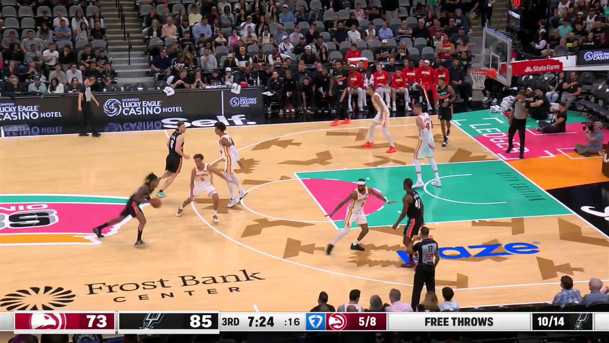 Nickeil is SIZZLING

6 threes tonight & 3-3 in the quarter 