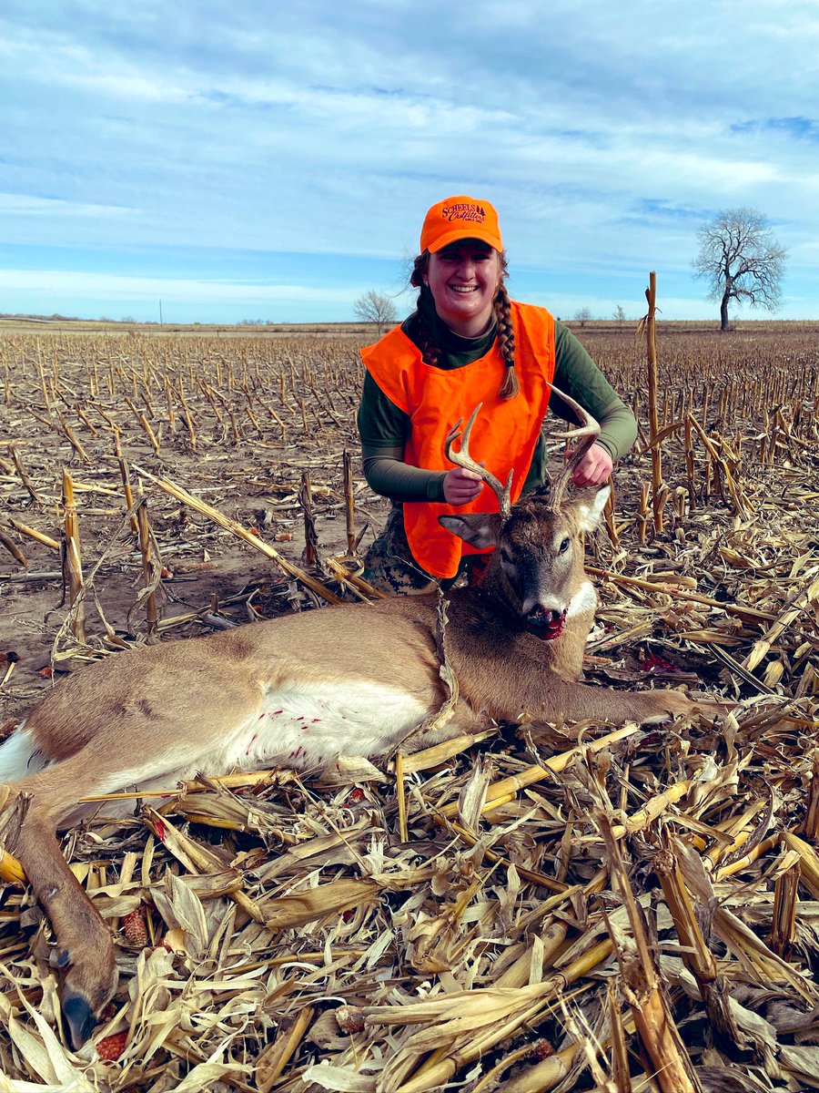 gillwill27's tweet photo. These hunters…so proud. #likeagirl https://t.co/FZUs6sZNZB