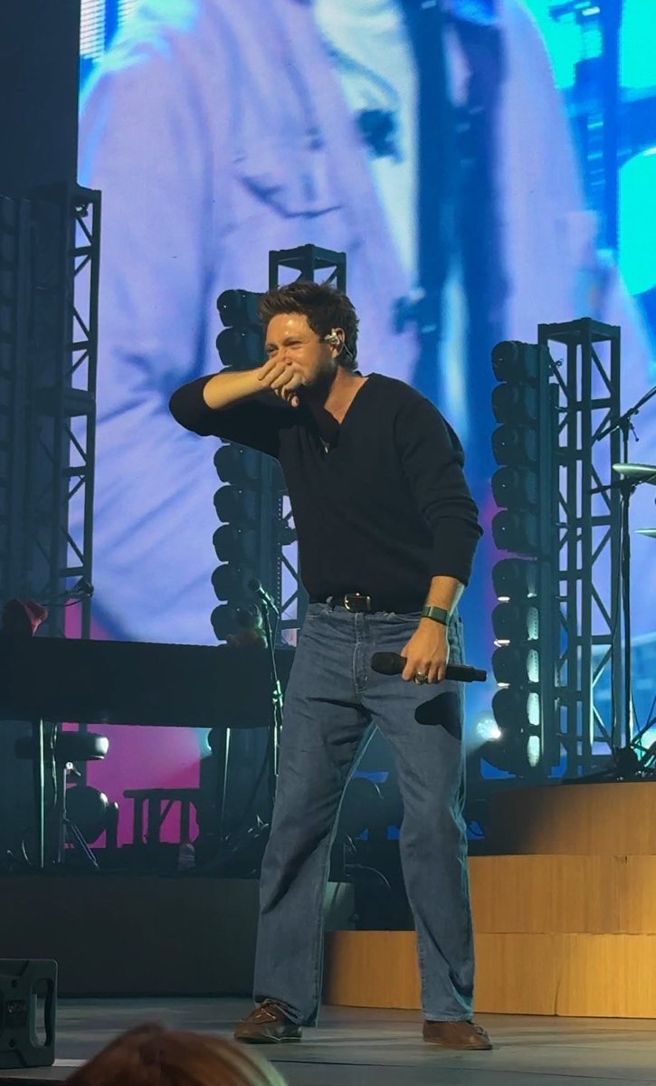 OT5Dailys's tweet image. Niall Horan being cute as with Noah Kahan! 😍

via @goldengibees