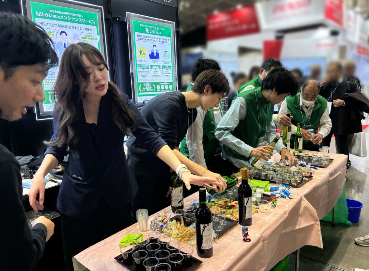 miraclelinux's tweet image. #EdgeTech+ 2025 3日目！
共同出展のリネオソリューションズは、組込みLinuxの高速起動ソリューションのほか、SBOM管理／脆弱性通知サービスも提供しているよ☆ζ(｡☌ᴗ☌｡)ζ

昨日のレセプションでは、拠点・塩尻ゆかりのワインが登場🍷
本日は最終日！ 高速起動の相談など、ぜひブースへ！