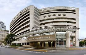 gusipati19's tweet image. #ULTIMAHORA #ATENCIÓN  señores quienes estén en el Hospital de Clinicas Caracas en San Bernardino debe abandorar ese lugar. No ir a citas médicas allí .  No llevar a sus familiares a esa clínica carqueña. Señores cuando el río suena piedras trae. Nicolás Maduro con Cilia Flores y…