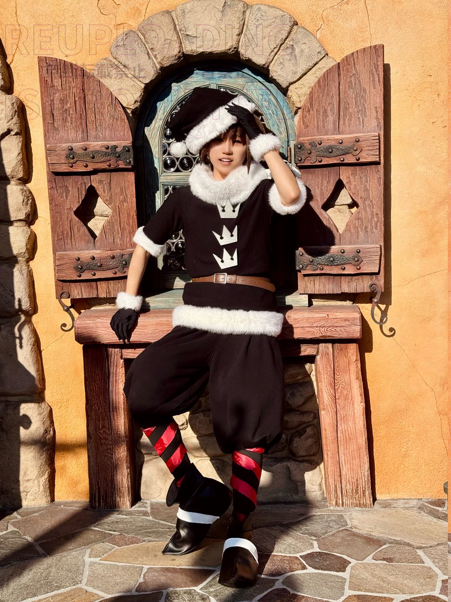 今日から🎃🎄が始まるので
同じブラック🎅さん

眩しすぎて目が開かないソラを添えて

#Dハロ仮装