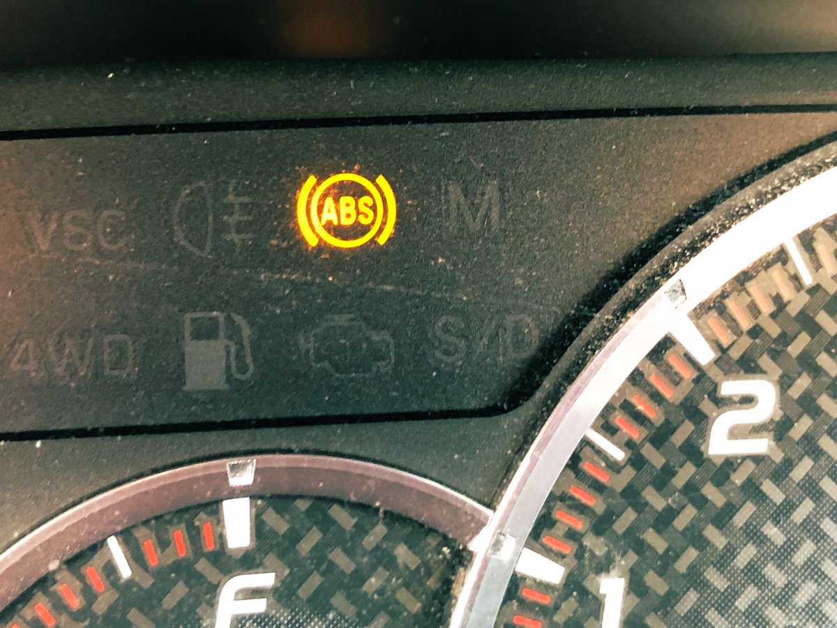 ⚠️⚠️警告ランプ点灯中⚠️⚠️

見た事ないマークだけど
ABSって何だろぅ…(´・ω・｀)

もしかして、、、
またヤバイやつなのでは( ´△｀？

#大串奈央 #日本一周🗾🚗 💨