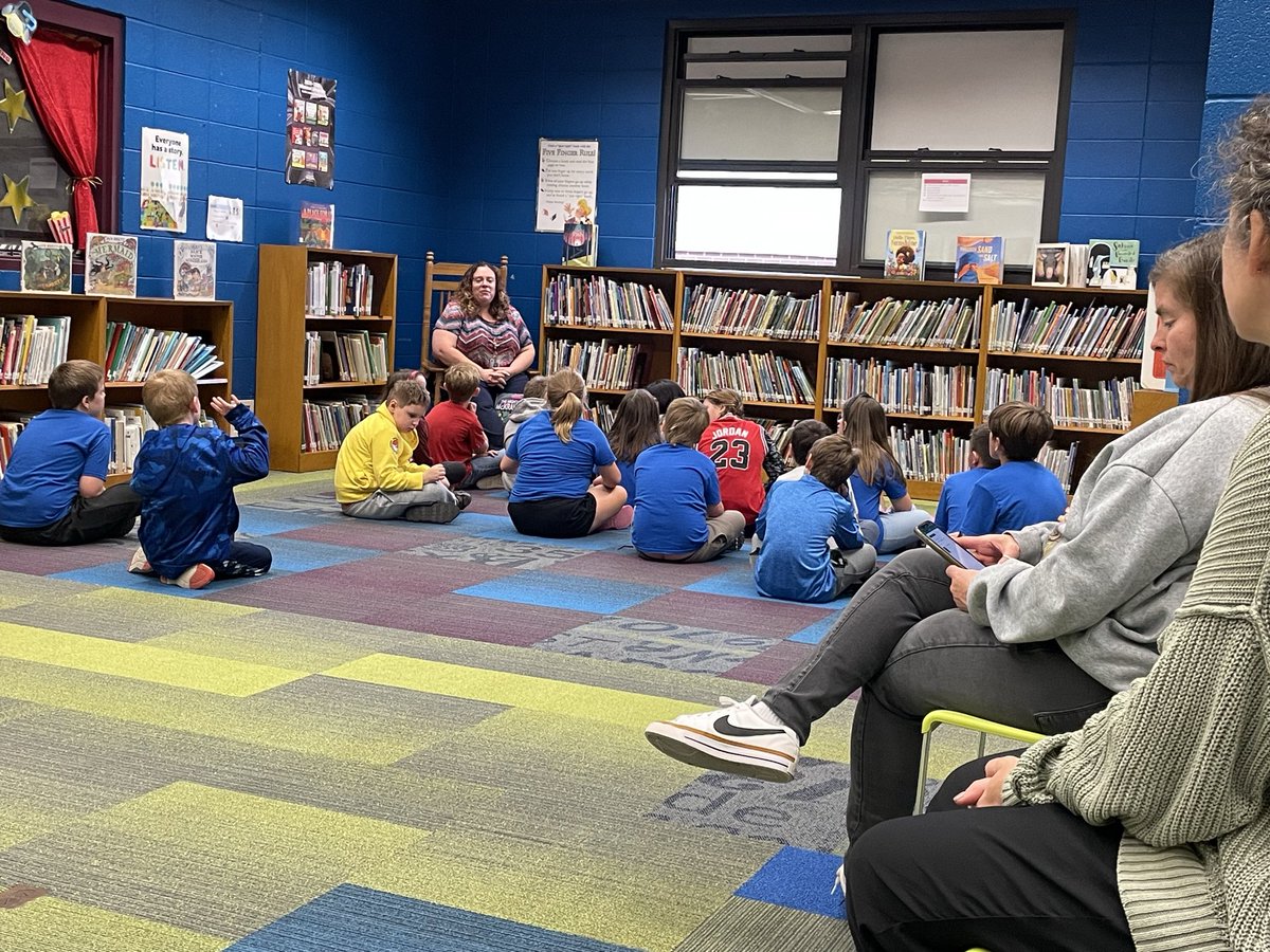 jtalburt's tweet image. Our first Model Classroom LIVE took place today! @officialSPS librarians visited the @SpsTruman library to observe and reflect on a lesson and share ideas. Thank you @LibrarianScarlt for hosting us today! #SPSCurriculum #SPSLib 💙💚🤍