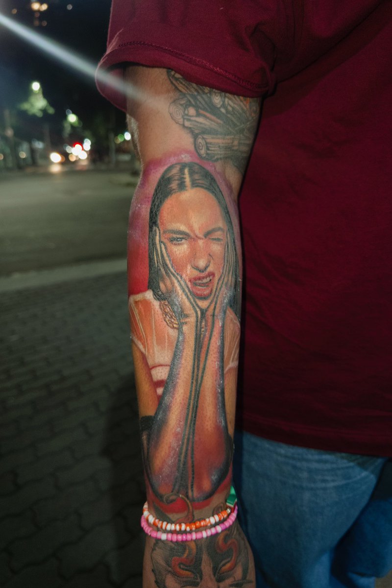 dualipacentral_'s tweet photo. a tatuagem // a reação ❤️ https://t.co/oXC46txMKE
