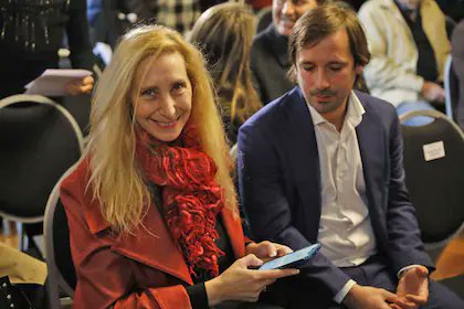 FUNDIDOSxMILEI's tweet image. 🚨Un emisario del Gobierno negocia en secreto con damnificados por $LIBRA para desactivar el caso.
El diálogo lo entabló un abogado cercano a Karina Milei y comenzó antes d las elecciones d octubre.. 
x el colapso del criptoactivo $LIBRA, con el objetivo d desactivar el escándalo…