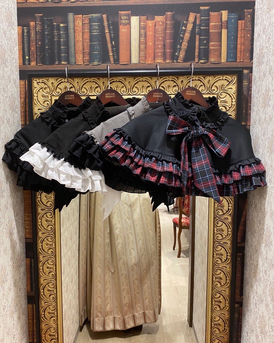 十字架タイ付きヴァンパイアマント ¥26,180➡️¥23,562 十字架付き後長