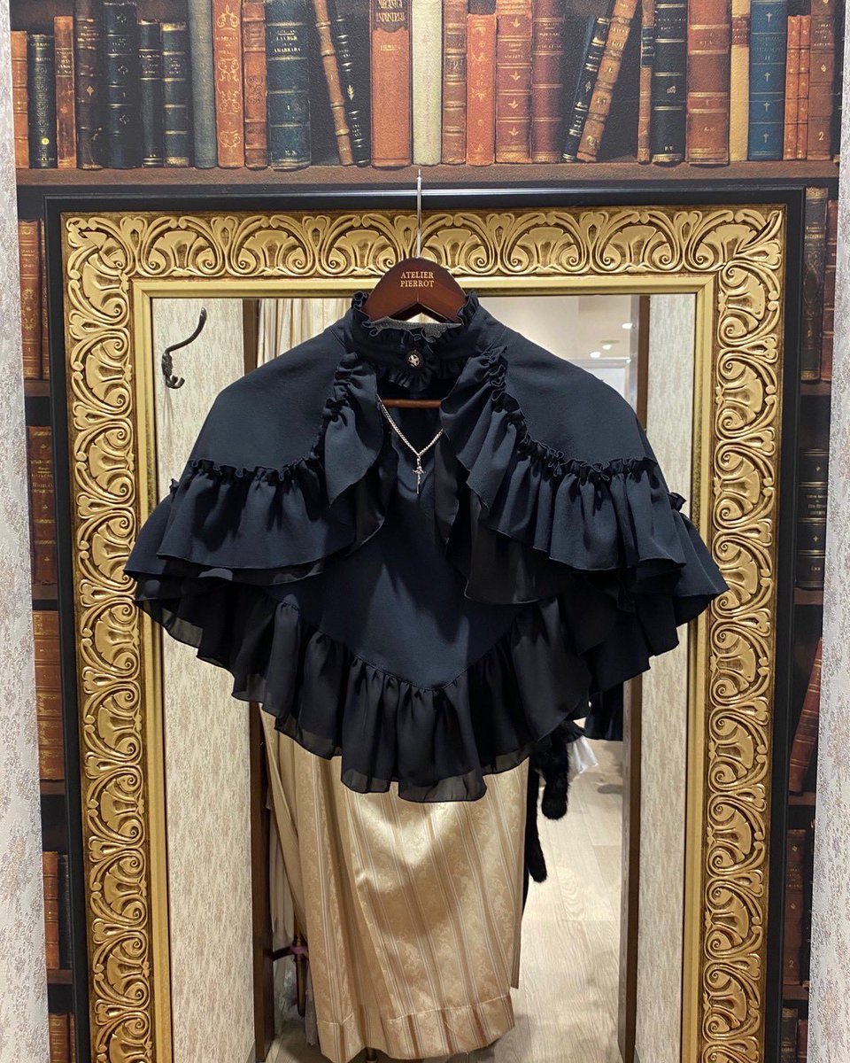 十字架タイ付きヴァンパイアマント ¥26,180➡️¥23,562 十字架付き後長