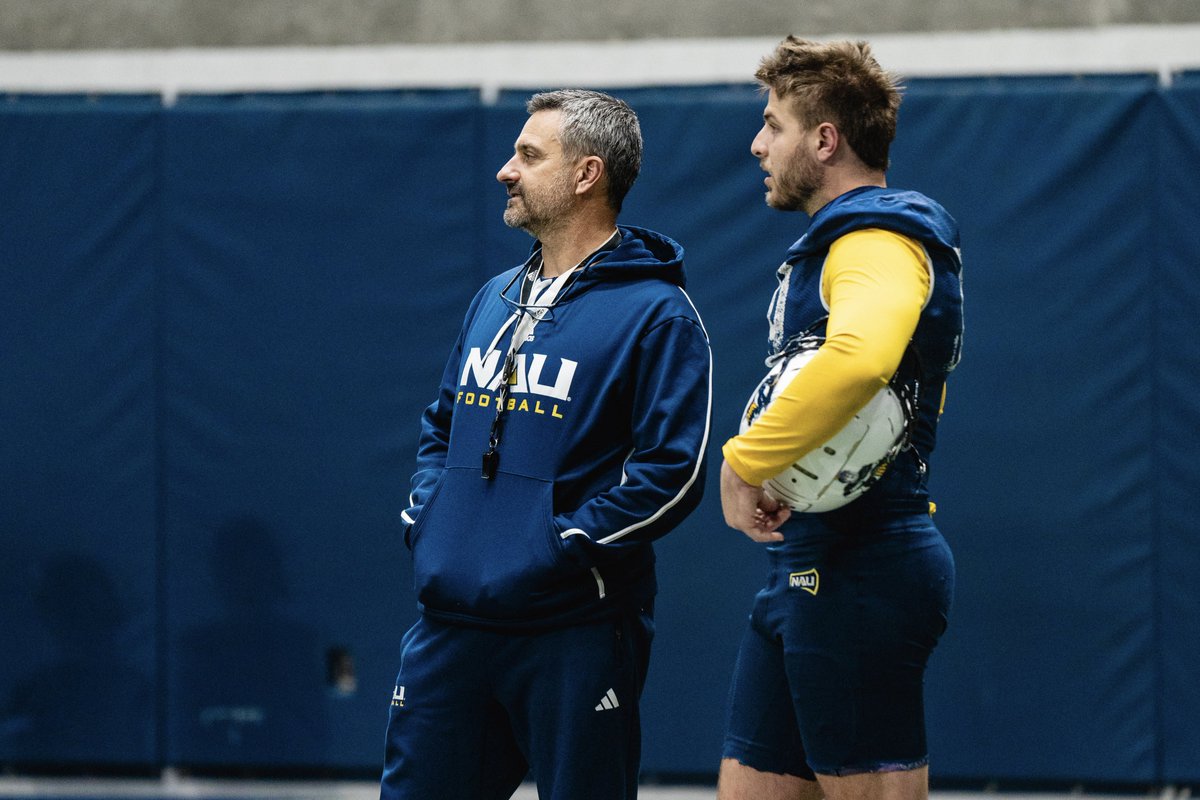 NAU_Football's tweet image. Ready for takeoff ✈️

#RaiseTheFlag | #BigSkyFB