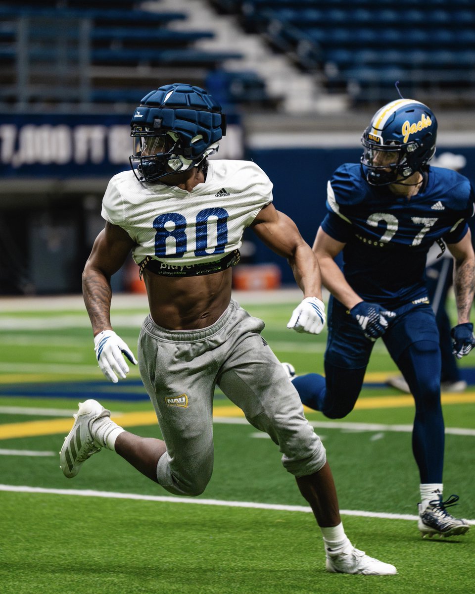 NAU_Football's tweet image. Ready for takeoff ✈️

#RaiseTheFlag | #BigSkyFB