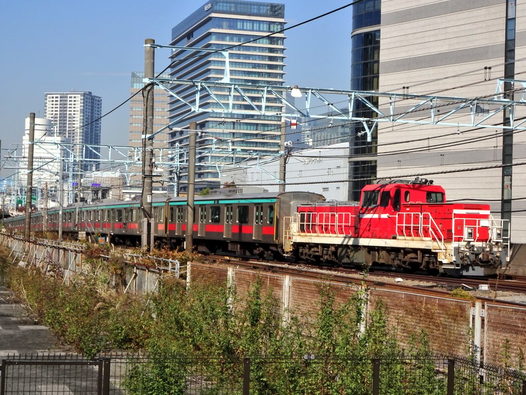 hikoo09's tweet photo. 東急5000系5102F J-TREC入場　
甲種輸送
桜木町付近 https://t.co/nWnDzIDaDd