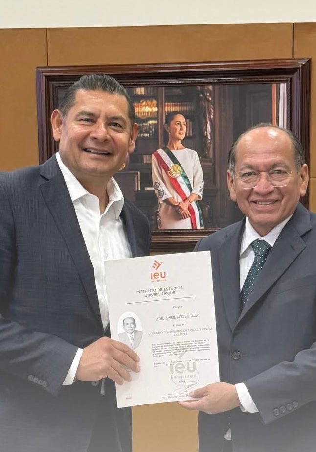 HeidiCabrera17's tweet photo. #Puebla #IEU… la universidad de cabecera de los nuevos cuadros de Morena.
De ahí han salido:
• Daniela Mier Bañuelos
• Samuel Aguilar Pala
• Pedro Antonio Martínez (sí, el del Consejo de la Judicatura 🙃)
¿A quién más conocen que haya “emergido” de esa institución? Porque al parecer ya es la fábrica oficial de funcionarios… 🎓✨