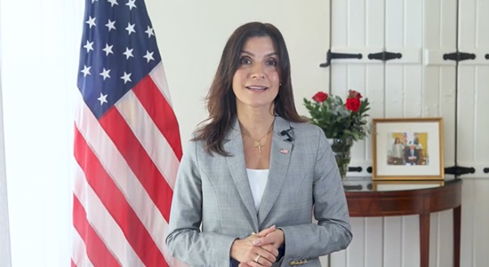 Decoride's tweet image. Embajadora de los EE. UU. inicia misión diplomática en el país

saturno.com.do/nacionales/202…

Es egresada en Ciencias Políticas de la Universidad Estatal de Arizona

#embajadora #mision #diplomatica #saturno #saturnodigitalrd #saturnoticias