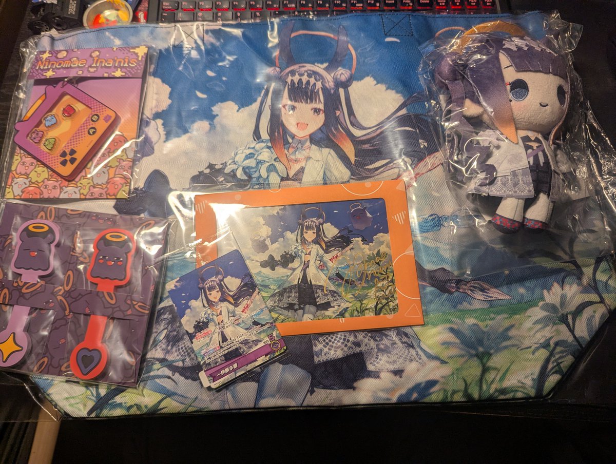 PalmtopTigerPC's tweet image. You what time it is when DHL leaves a package? It&apos;s #Takotime! This is my second hand signed card, my heart was racing trying to get the limited bundle.