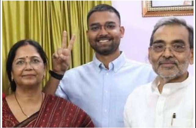 Kashyap_Priyu's tweet image. भगवान अईसन पप्पा सबको दें 🤗

उपेंद्र कुशवाहा का परिवारवाद 
बेटा &quot;दीपक प्रकाश&quot; बिना विधायक मंत्री
पत्नी विधायक
खुद राज्यसभा सांसद

जीतन राम मांझी का परिवारवाद
खुद केंद्र में मंत्री
बेटा बिहार में मंत्री
बहू विधायक
बाकी रिश्तेदार छोड़ रहा हूं।

जेडीयू का परिवारवाद
- अशोक चौधरी खुद…