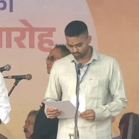 Kashyap_Priyu's tweet image. भगवान अईसन पप्पा सबको दें 🤗

उपेंद्र कुशवाहा का परिवारवाद 
बेटा &quot;दीपक प्रकाश&quot; बिना विधायक मंत्री
पत्नी विधायक
खुद राज्यसभा सांसद

जीतन राम मांझी का परिवारवाद
खुद केंद्र में मंत्री
बेटा बिहार में मंत्री
बहू विधायक
बाकी रिश्तेदार छोड़ रहा हूं।

जेडीयू का परिवारवाद
- अशोक चौधरी खुद…