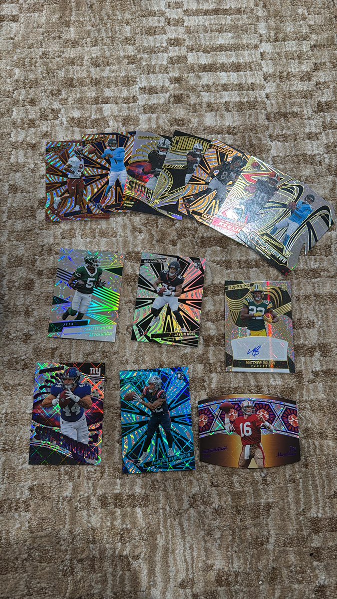 Millenium_Cards's tweet image. Matthew Golden auto 258/299 
Joe Montana die cut 4/20 🔥
TreVeyon Henderson 8/15🔥🔥
Cam Skattebo 9/20 🔥🔥🔥