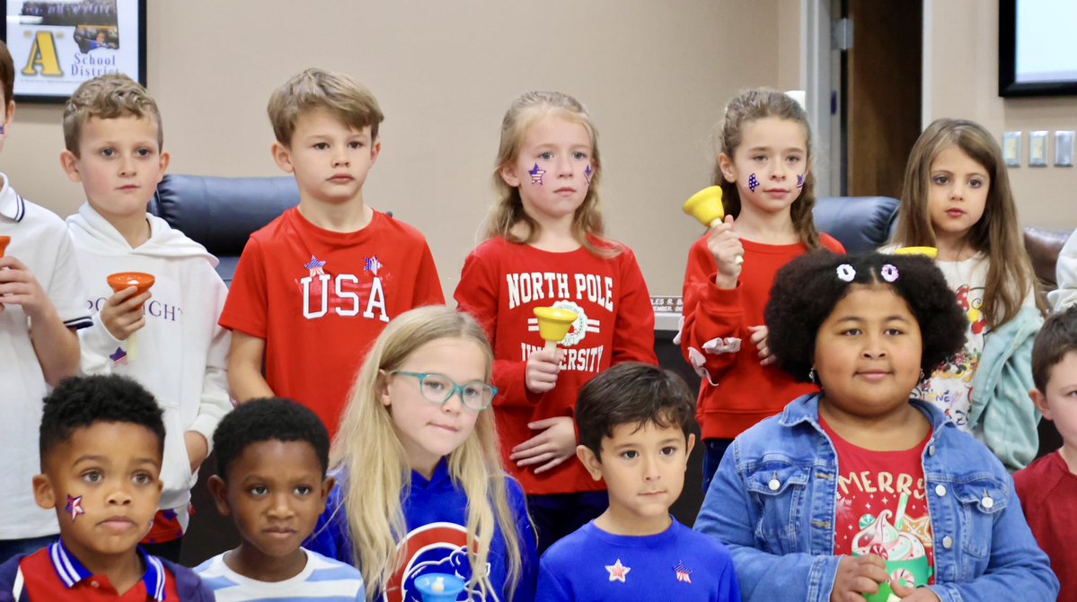 DCSeNews's tweet image. Thank you, DeSoto Central Primary School students, for your outstanding musical presentation to our school board and legislators. #BeTheStandard #TeamDCS