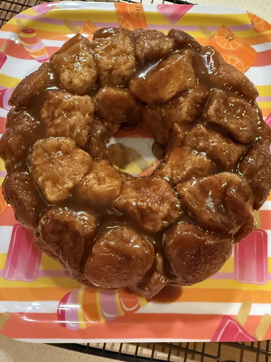 MissMandy126's tweet photo. My first attempt at monkey bread!!! https://t.co/gvipphYcKb