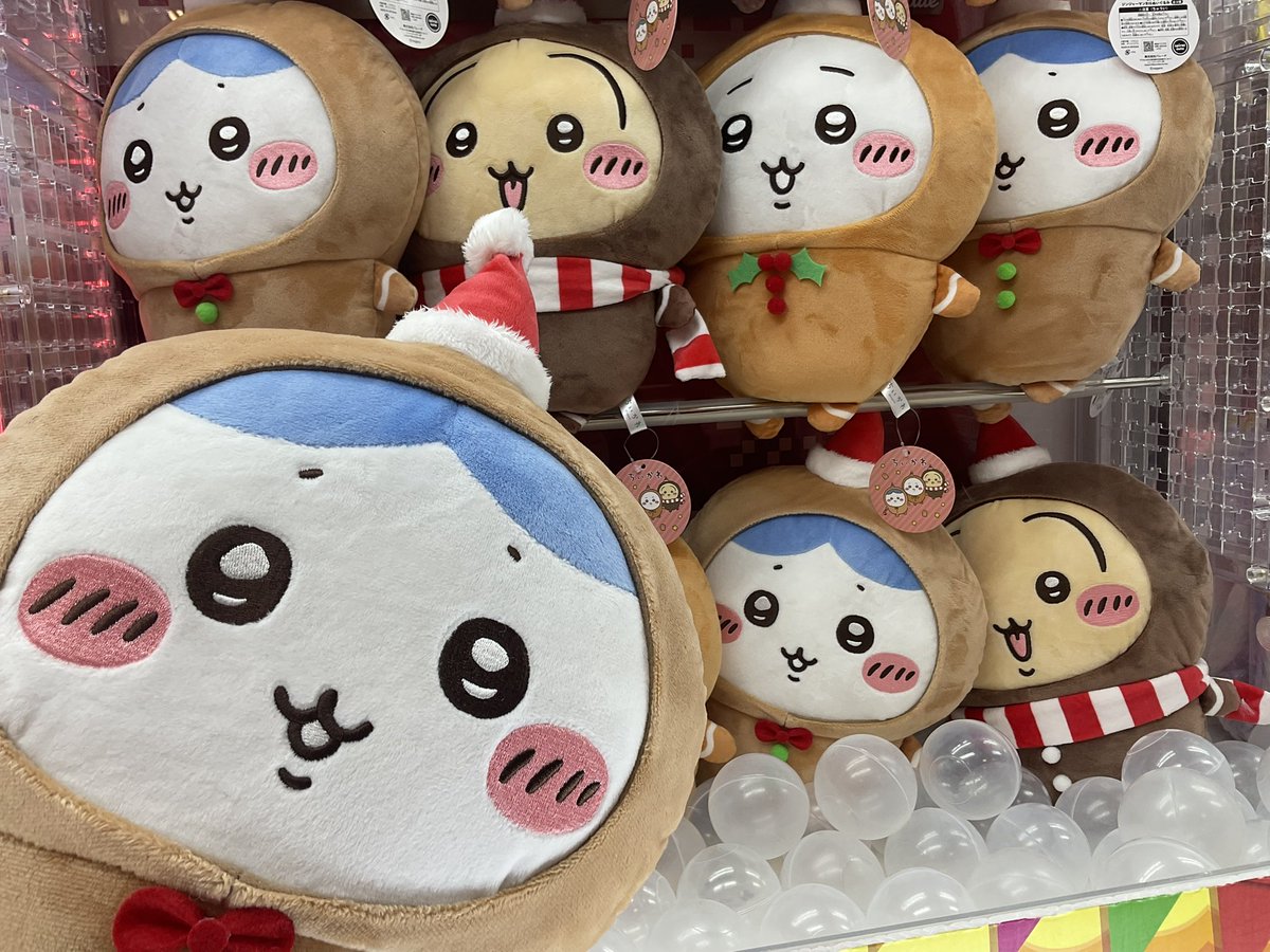 【新景品】

『#ちいかわ ジンジャーマンBIGぬいぐるみ』

大人気のあの #ちいかわ から今回はクリスマスに合わせて　#ジンジャーマン の姿になって登場🎄#ちいかわ #ハチワレ #うさぎ の3体が個性あふれるとってもかわいい姿に変身✨
プレゼントにぴったり🎁
#タイトー #タイステ池西 #クリスマス