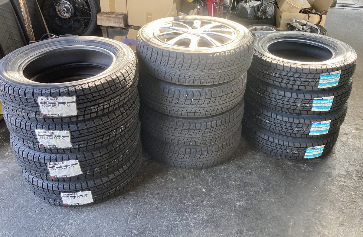 バイク屋なのにタイヤ屋に変わって来てる😅スタッドレスどんどん入荷してます♪