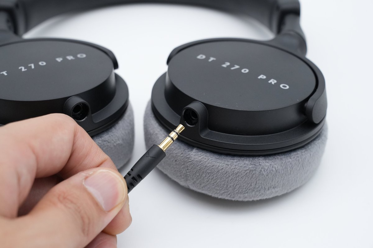 最近僕の中でコスパ良すぎる。と好評なのが

#beyerdynamic / #有線ヘッドホン
「DT 270 PRO」¥18,480 税込

▼11月28日発売予定▼
e-earphone.jp/products/658001

コンパクトなサイズ感の「モニターヘッドホン」です。
・とても軽いです。
・イヤーパッドがフワフワです。
・USB