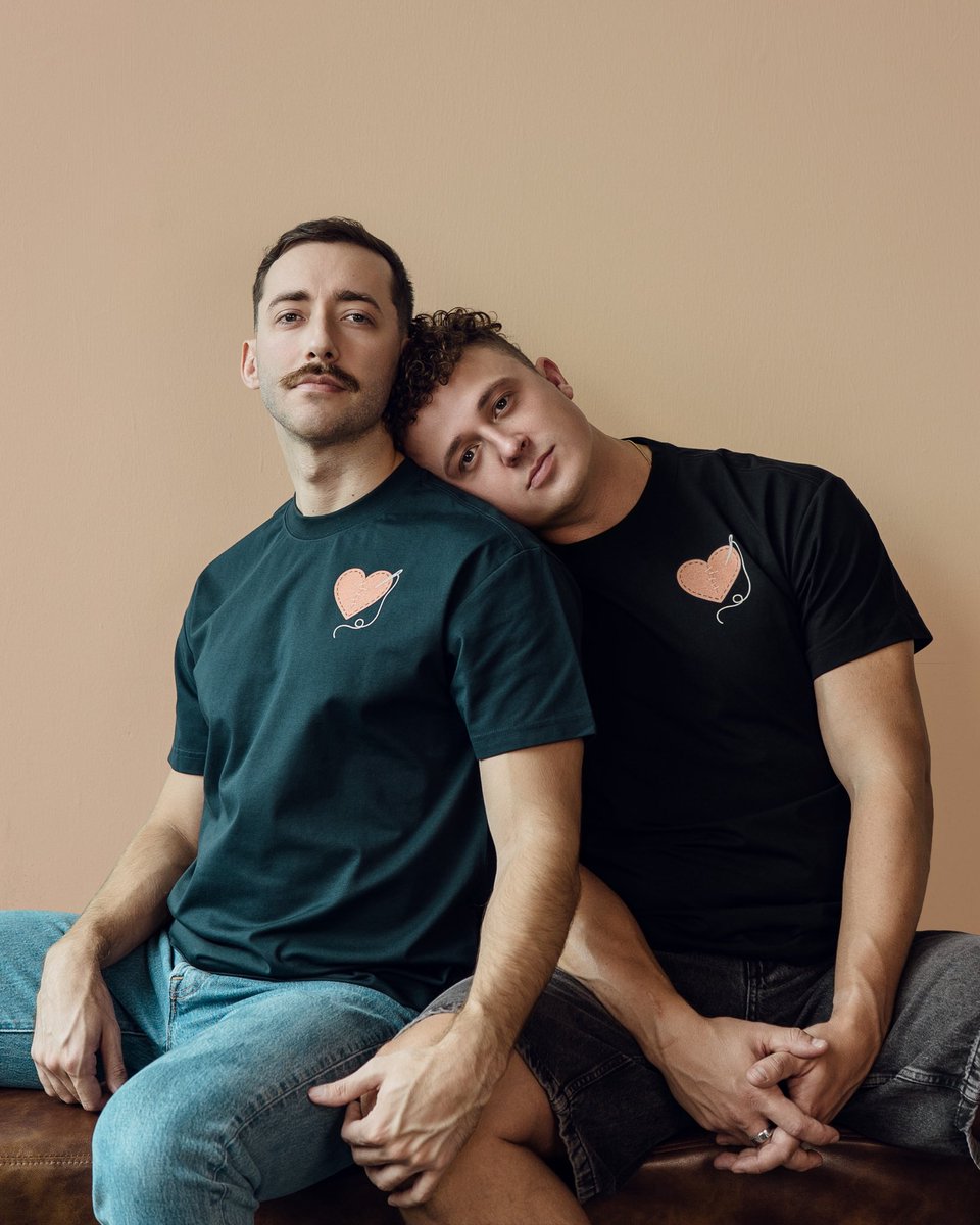 thesoftlab's tweet photo. 🖤 soft threads for soft hearts. 
the healing tee is here. 
🛒 get yours: https://t.co/Tv5ajHrwgn https://t.co/gNh9BAMWvS