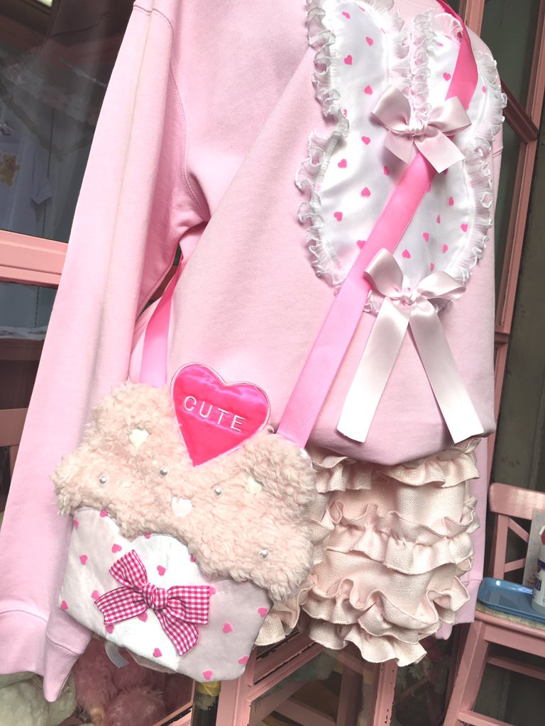 トレーナーとかぼちゃパンツは相性ぴったりです🐰🎀💕