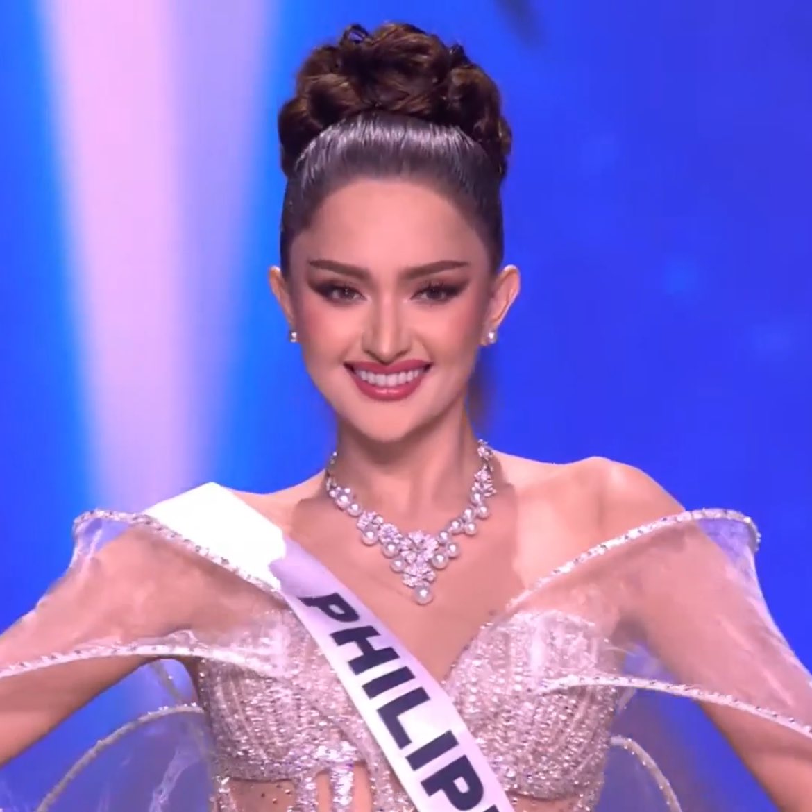 itgirljadeiana's tweet photo. AHTISA MANALO!!!!! ANG GANDA! DYOSA! TANGINA CROWN HER!!! 🇵🇭👑✨🍀

#MissUniverse2025 https://t.co/YmZ56rBJA3