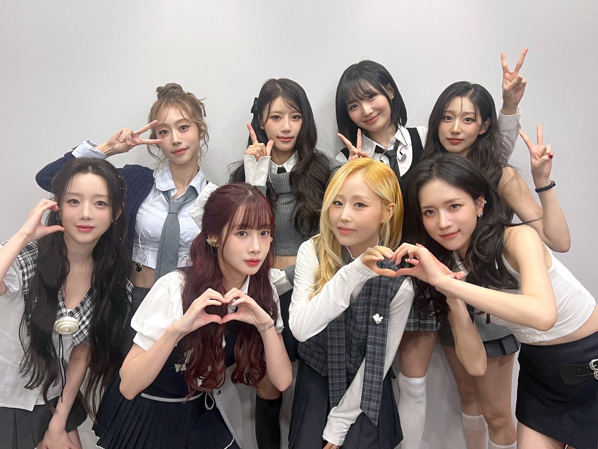 LvlzEnthusiast's tweet photo. Lovelyz is officially joining the lineup for the 2025 KBS Song Festival! 💖✨

Catch their special stage on December 19 at 7:15 PM KST, live on KBS 2TV 🤗

🔗 https://t.co/2YoNMG2b5E

#Lovelyz #러블리즈 #2025가요대축제 #KBSSongFestival https://t.co/yZC3yMWXcm