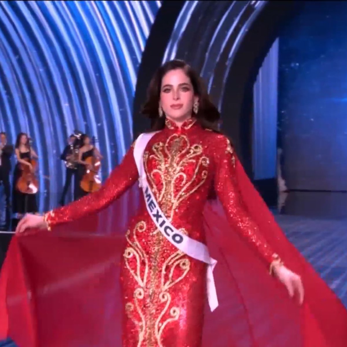 SE VE PRECIOSISIMA POR DIOS, FATIMA SOLO LLEGÓ A RECOGER LA CORONA 
#MissUniverse #FatimaBosch #The74thMissUniverse