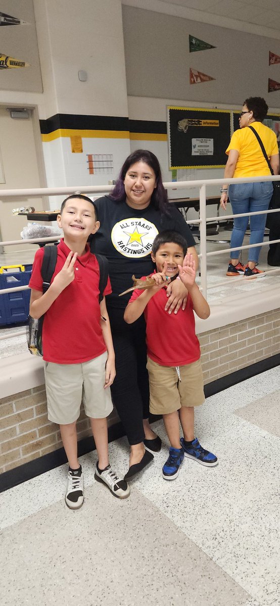 CenterHngc's tweet photo. Sone of the Family Fun Night prize winners. @HNGCBears @Alief_Fame @AliefISD https://t.co/fGcjsRJ8Lz
