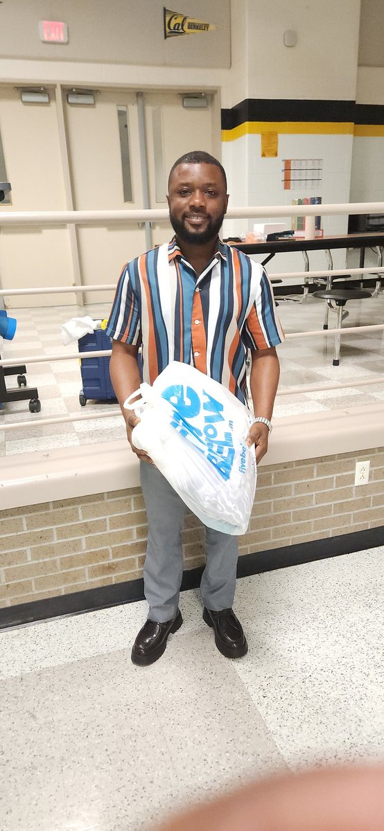 CenterHngc's tweet photo. Sone of the Family Fun Night prize winners. @HNGCBears @Alief_Fame @AliefISD https://t.co/fGcjsRJ8Lz