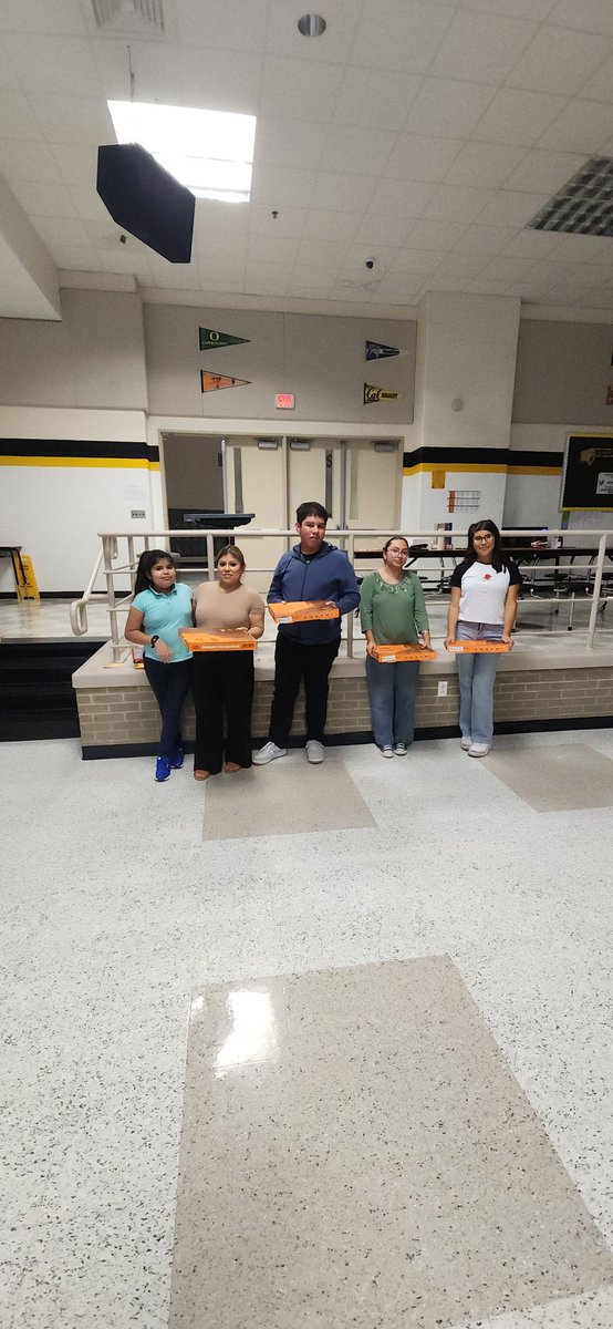CenterHngc's tweet photo. Sone of the Family Fun Night prize winners. @HNGCBears @Alief_Fame @AliefISD https://t.co/fGcjsRJ8Lz