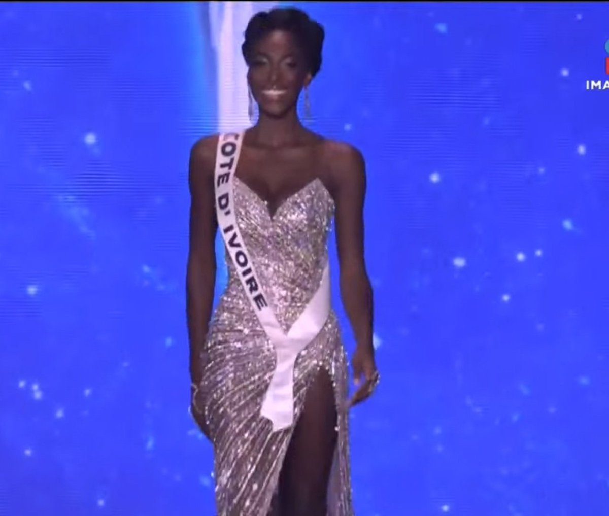 cardgani's tweet image. mi honesta reacción a la pasarela de esta mujer 

#MissUniverse