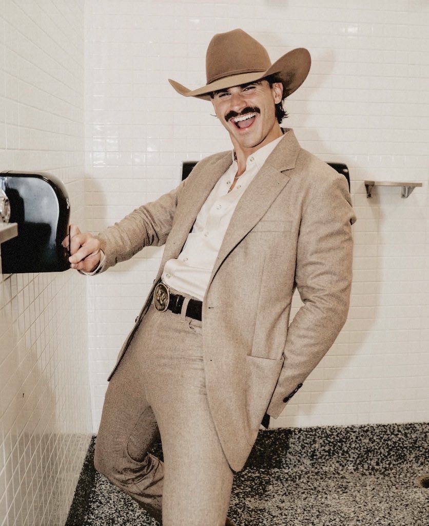 AnObservantEgo's tweet image. ⠀
⠀ ⠀ ⠀ ⠀  ⠀⠀ gettin’ rowdy.