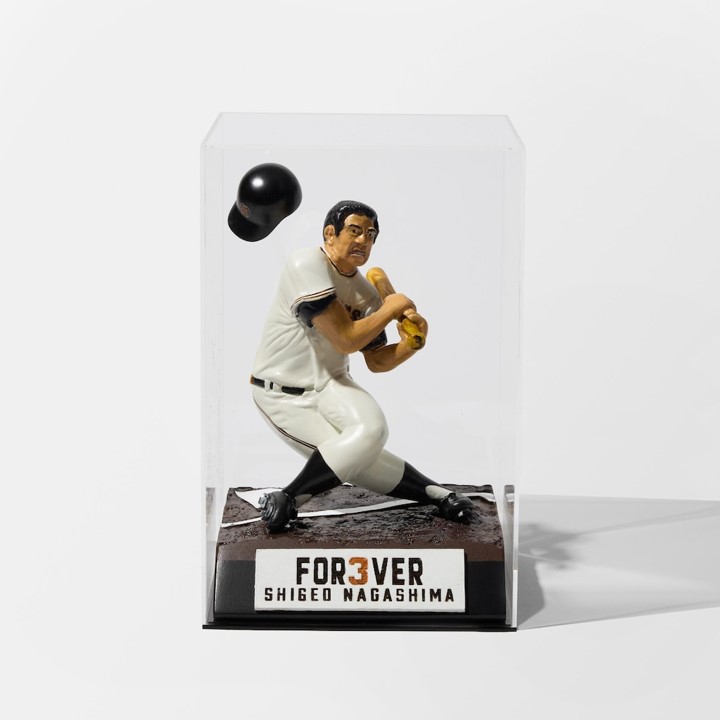 長嶋さんの名言を採録した「ボイスラバーストラップ」や、豪快な空振り