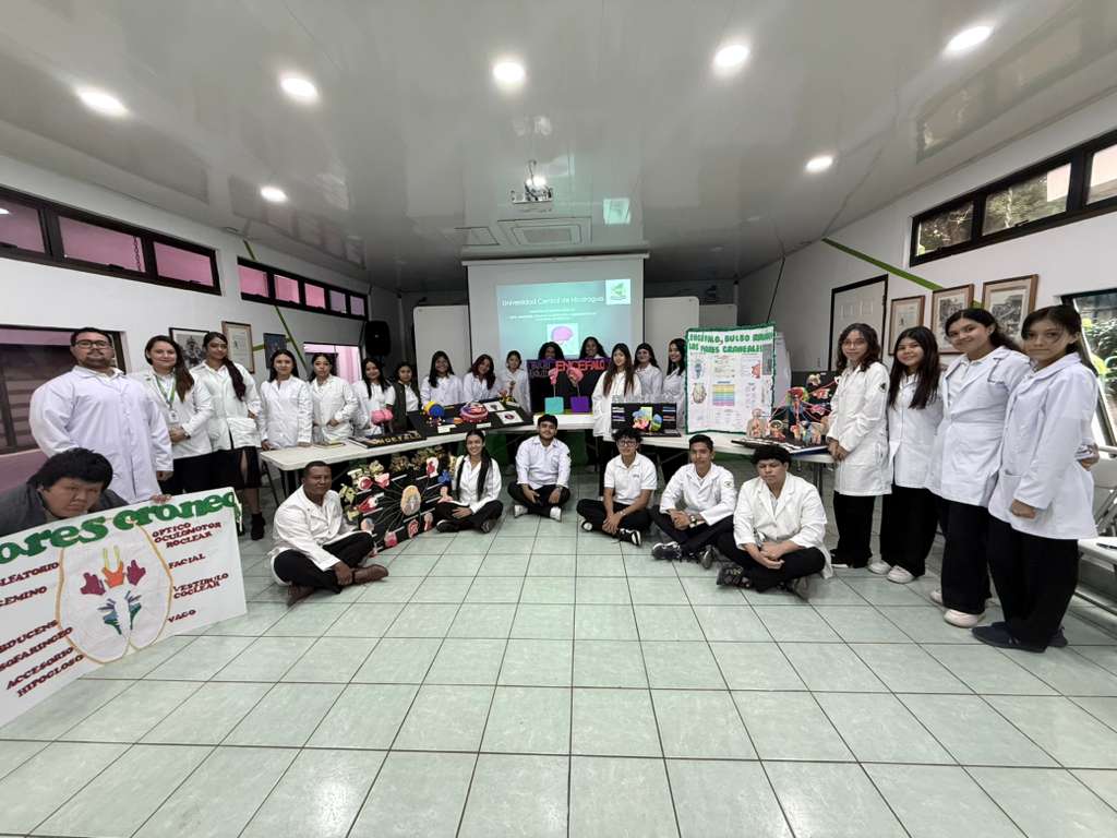 ucn_central's tweet image. UCN Central realizó la Expo–Anatomía Creativa, donde estudiantes de Ciencias Médicas presentaron maquetas para fortalecer su comprensión del cuerpo humano y aplicar el razonamiento morfofuncional. Una feria que impulsó creatividad, trabajo en equipo y divulgación académica. Más…