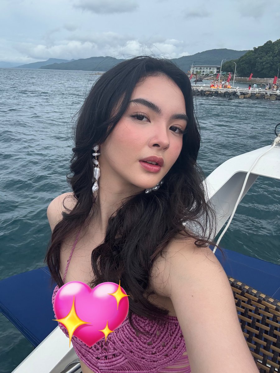 kakaimontinolaa's tweet image. are yall ready to enter La Playa Roja with Ice?! 😽👀

ROJA on Netflix! 4PM