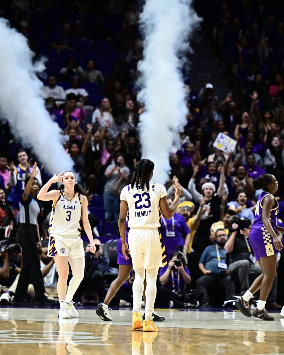 LSUwbkb's tweet photo. Everybody Eats 😤 https://t.co/2jRp8CYIwp