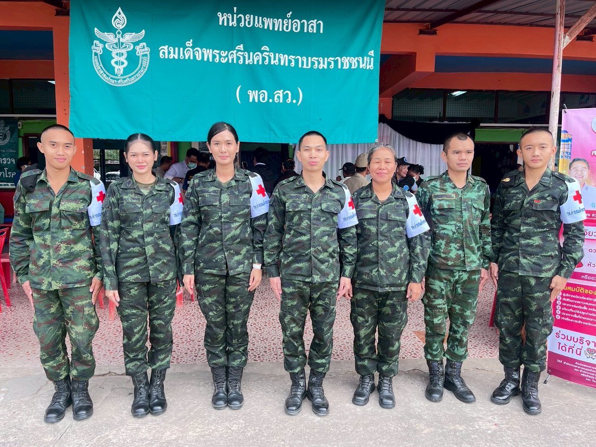 army2pr's tweet image. โรงพยาบาลค่ายสมเด็จพระพุทธยอดฟ้าจุฬาโลกมหาราช  จัดชุดแพทย์แผนจีนออกหน่วยฝังเข็มบริการประชาชน ออกปฏิบัติงานหน่วยแพทย์เคลื่อนที่ พอสว. โครงการจังหวัดเคลื่อนที่ บำบัดทุกข์บำรุงสุข และสร้างรอยยิ้มให้กับประชาชน  ณ โรงเรียนบ้านหนองบัวสวรรค์  ตำบลโพนทราย  อำเภอโพนทราย  จังหวัดร้อยเอ็ด