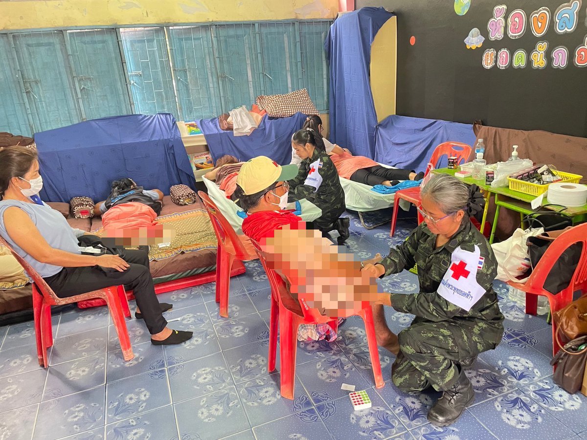 army2pr's tweet image. โรงพยาบาลค่ายสมเด็จพระพุทธยอดฟ้าจุฬาโลกมหาราช  จัดชุดแพทย์แผนจีนออกหน่วยฝังเข็มบริการประชาชน ออกปฏิบัติงานหน่วยแพทย์เคลื่อนที่ พอสว. โครงการจังหวัดเคลื่อนที่ บำบัดทุกข์บำรุงสุข และสร้างรอยยิ้มให้กับประชาชน  ณ โรงเรียนบ้านหนองบัวสวรรค์  ตำบลโพนทราย  อำเภอโพนทราย  จังหวัดร้อยเอ็ด