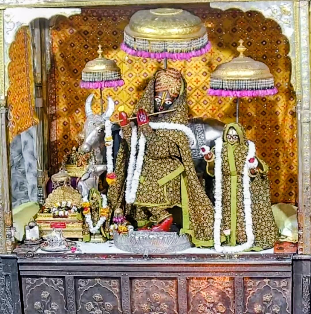 KrishnaG_Sharma's tweet image. जय श्री राधा गोविन्द! 🕉️ 🙏
मंगला झांकी 🪔✨
मंदिर श्री गोविन्ददेवजी, जयपुर 🛕 
शुक्रवार, 21 नवंबर 2025
मार्गशीर्ष शुक्ल प्रतिपदा, वि. सं. 2082

Shri Govind Dev ji, Jaipur 
Friday, November 21, 2025

#जयश्रीराधागोविन्द #GovindDevJi #Jaipur #ManglaJhanki #RadhaKrishna #Bhakti…