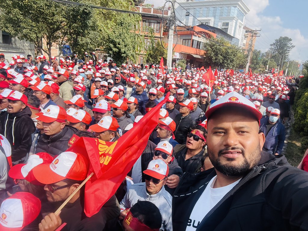 girirochak's tweet image. नेशनल volunteer फोर्स ✊
अराजकता मुर्दावाद !!!