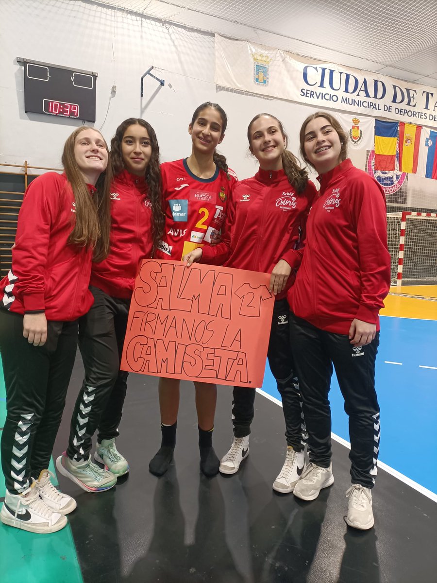 cbmcolores's tweet image. Debut ayer de nuestra jugadora cadete Salma Idrissi con las #GuerrerasPromesas en el partido España-Eslovenia (32-14). Participación también de Filehien Manu Agu, formada en nuestro club. A ambas, y a toda la selección, mucho éxito en este 4 Naciones de Tarazona #SomosdeColores